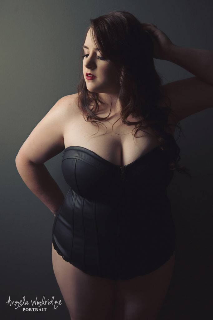 moody lighting boudoir picture
