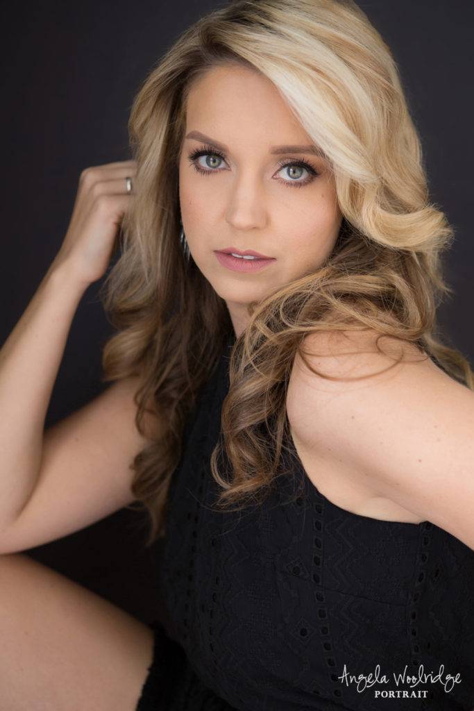 Columbus boudoir photography studio, portrait photo beauty head shot of a woman